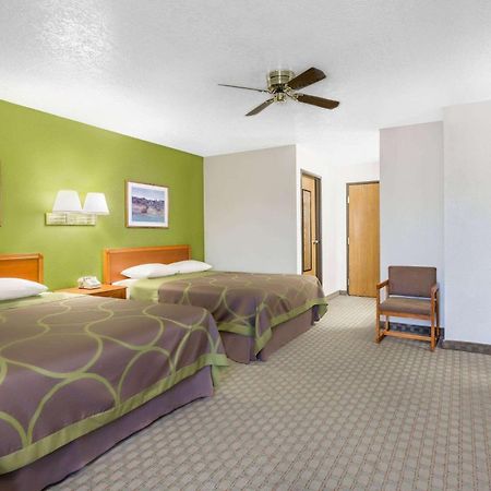 Motel Super 8 By Wyndham Price Exteriér fotografie