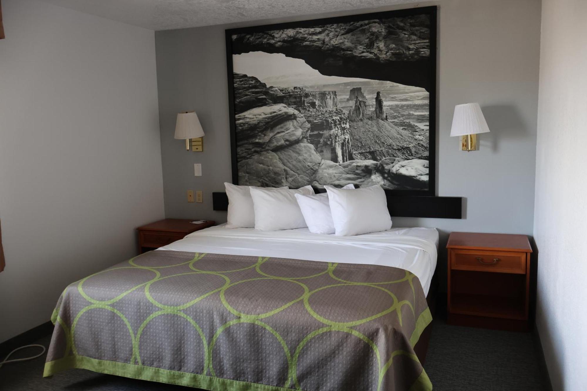 Motel Super 8 By Wyndham Price Exteriér fotografie
