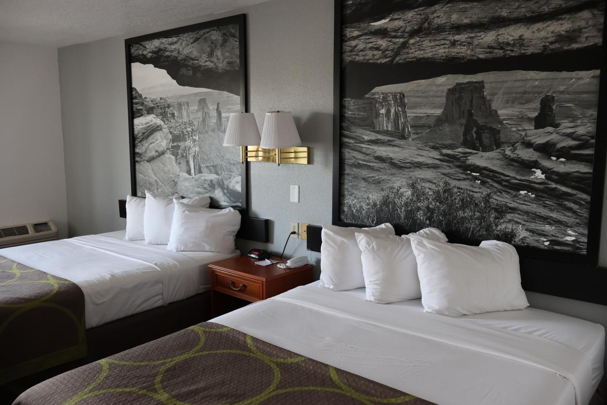 Motel Super 8 By Wyndham Price Exteriér fotografie